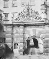 Widok na portal wewntrzny zamku - zdjcie z 1 maja 1920 roku